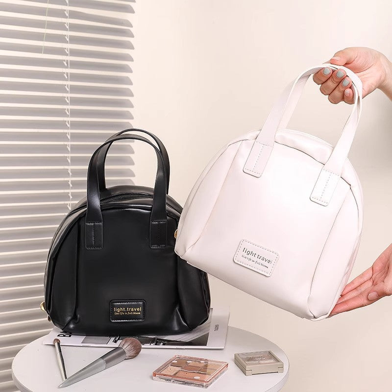 Przenośny kuferek kosmetyczny