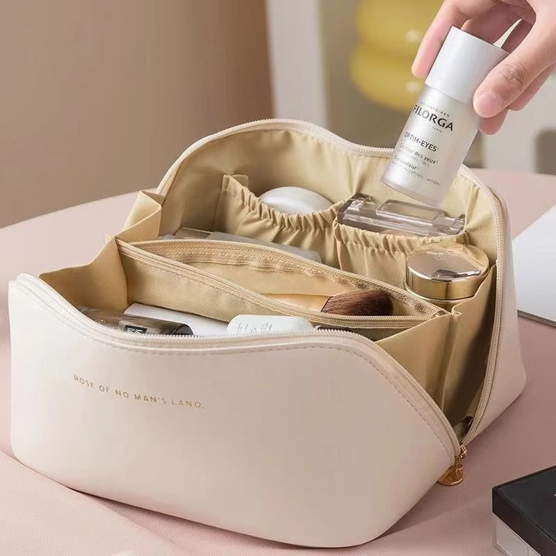 Przenośny kuferek kosmetyczny