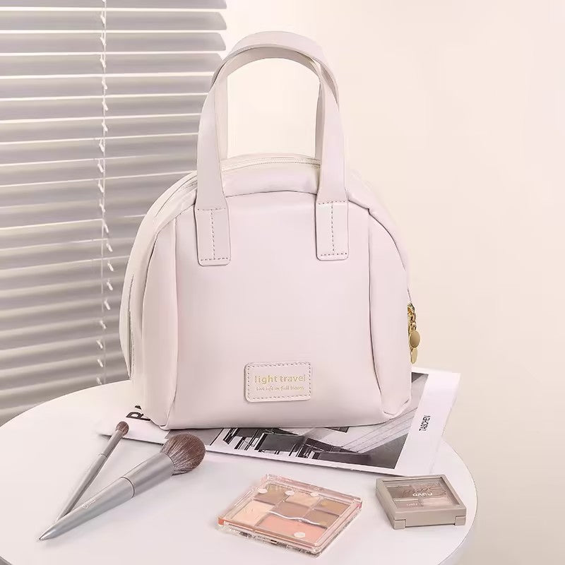 Przenośny kuferek kosmetyczny